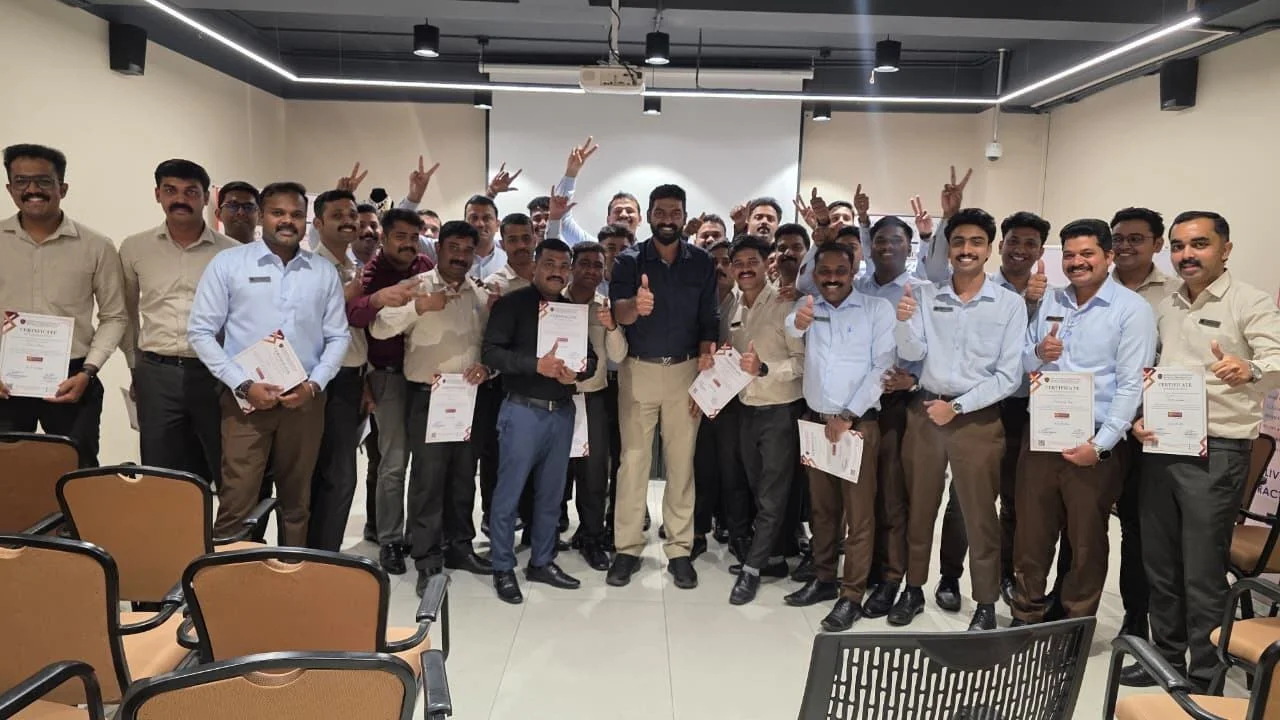 IIJF certified student batch holding their diplomas